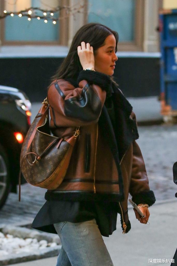 欧阳娜娜|欧阳娜娜开工照暗藏小心机!大提琴不重要,限定版琴谱包椅子是重点!