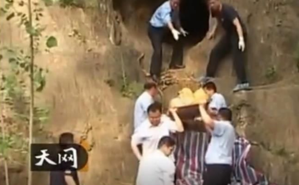 “孕妇被性侵8小时,丈夫亲眼目睹,残忍细节不忍直视:原来,人间真的有魔鬼”