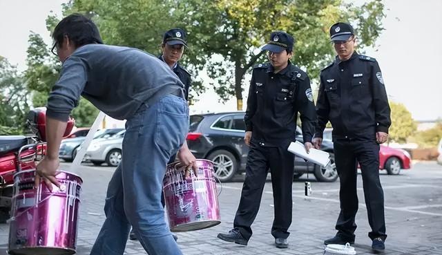 辅警|哪些公务员的岗位看似“高大上”,实则是没有编制的临时工?