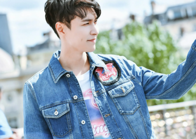 张艺兴|无论是哪个领域,张艺兴这样努力的人,都会是非常值得人夸奖的