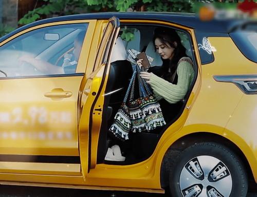 赵丽颖|《中餐厅》赵丽颖惊喜亮相,黄晓明的反应太抢镜了