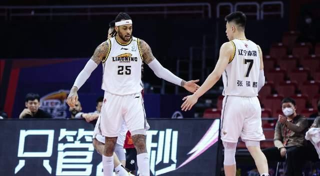 广东男篮|广东上海师徒两人输在同一点上，中国男篮最大的优势荡然无存