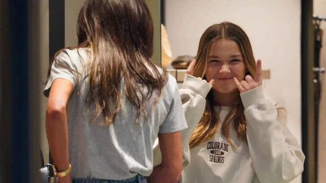 高定|人小鬼大！贝嫂母女外出逛街遭狗仔跟拍，小七做搞怪手势回应