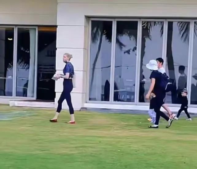 撒贝宁|偶遇撒贝宁一家四口，2岁儿子正脸曝光颜值高，女儿酷酷的很可爱