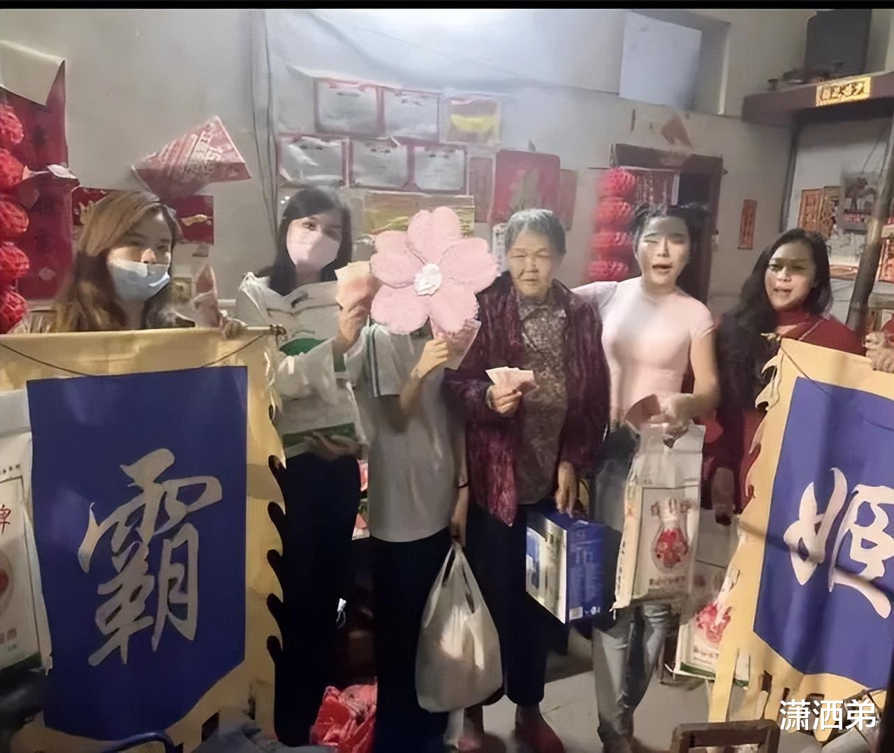 “波霸奶茶”老板娘穿着性感引发争议,遭人举报后想换掉性感风格