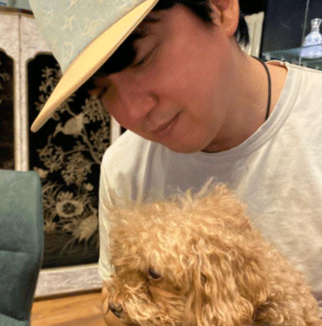 潘粤明 演员潘粤明晒晚饭，配菜简单分量少，减肥决心难以想象