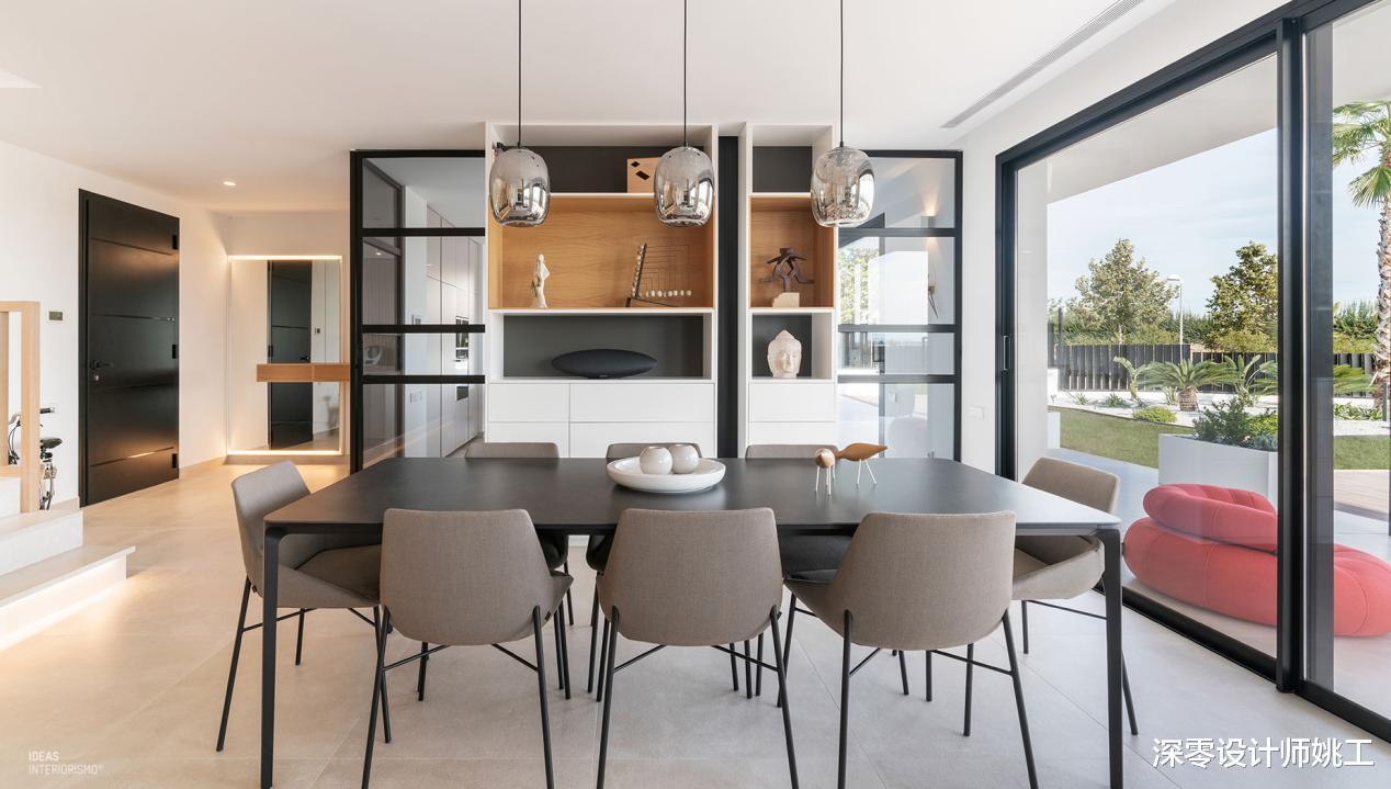 男主人公晒出210㎡新家,简约风的清新舒适,外带个游泳池羡煞旁人