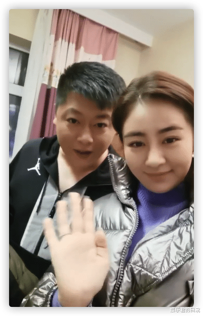 谢永强|乡爱王小蒙惹争议，戏外紧搂谢永强姿势太亲密，双方现实各有家庭