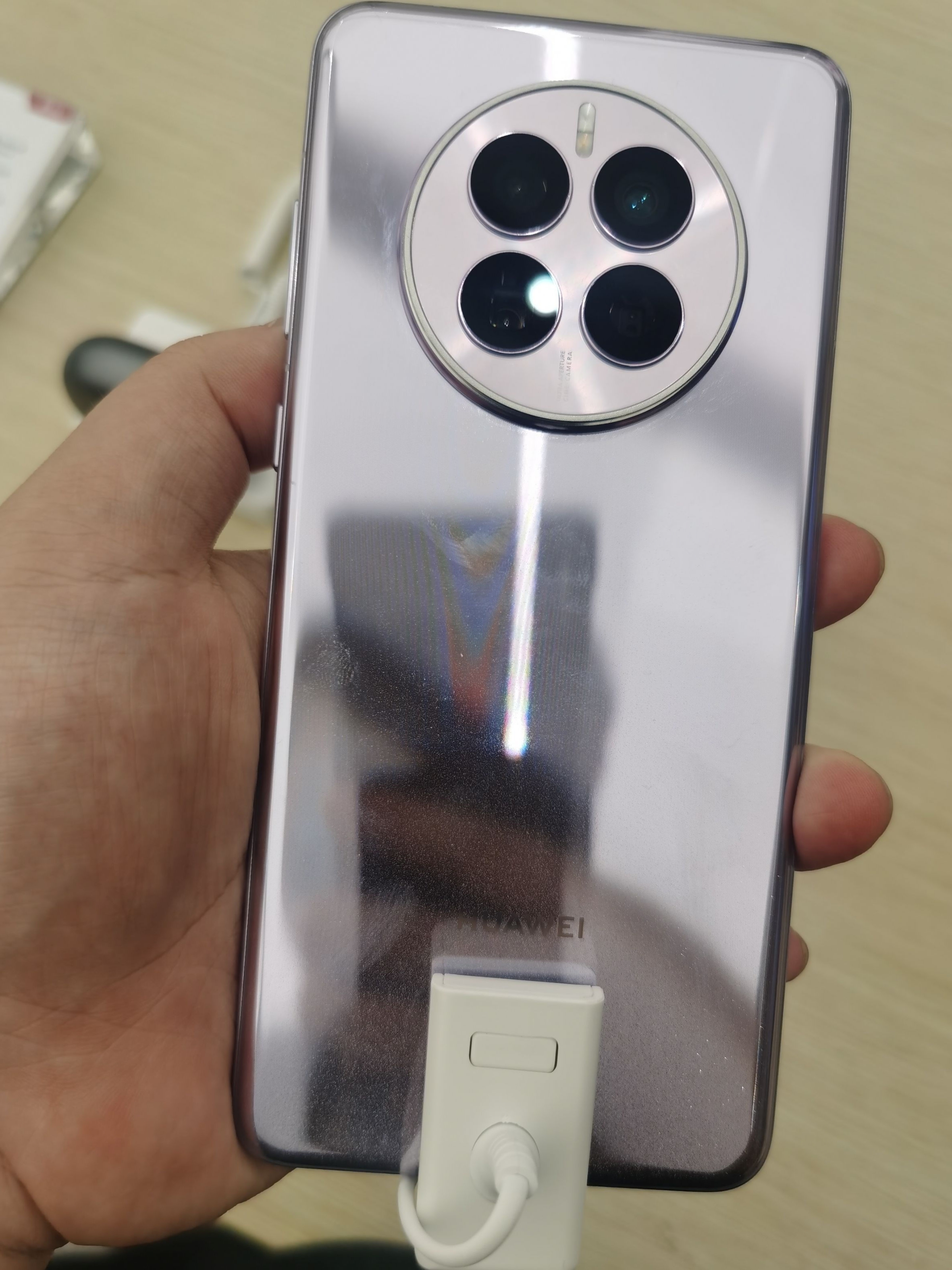 苹果|远峰蓝没了，iPhone14 Pro暗紫色也很吸睛！苹果新配色紧跟潮流