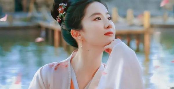 刘亦菲|刘亦菲演技台词被高估？《梦华录》剧情片段惹争议，网友：闭眼吹