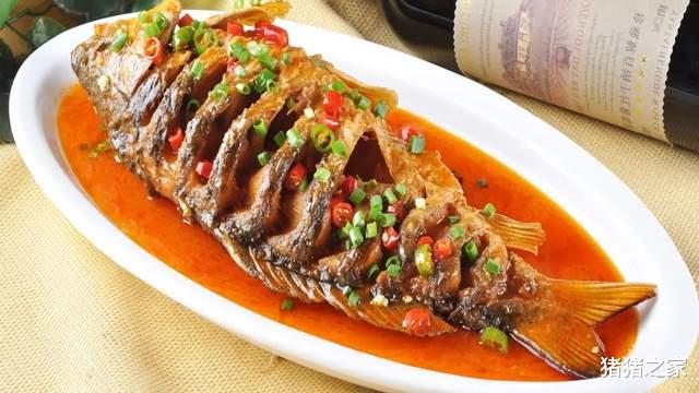家常红烧鱼这样做才好吃，学会这一招，肉质鲜嫩，香辣入味