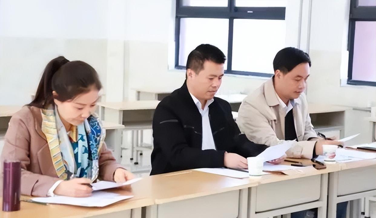 招聘|成都某中学教师招聘，30多人报名竞争5个名额，更有985名校硕士