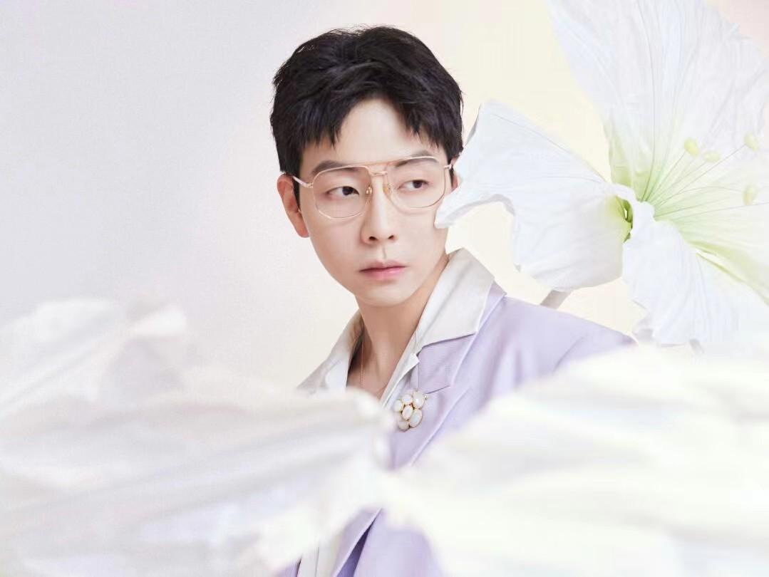 向风而行|《向风而行》热播,胡夏献唱《念风及你》,歌声飞向辽阔的天际