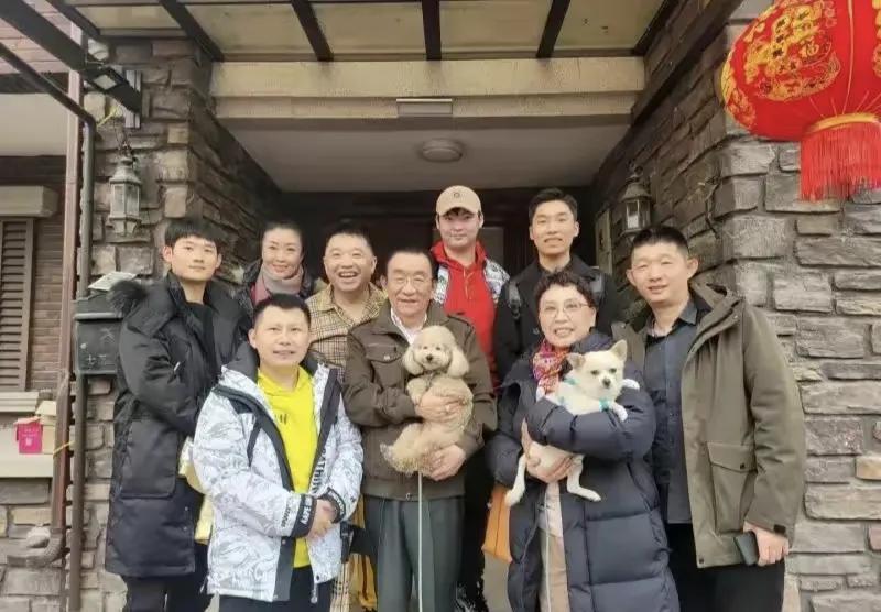 王月|?侯耀华77岁大寿，众弟子欢聚一堂，为何不见何云伟？