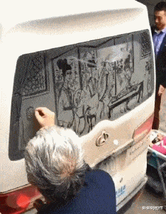 |大姐为了美观也是拼了，这么勒着不觉得闷吗？