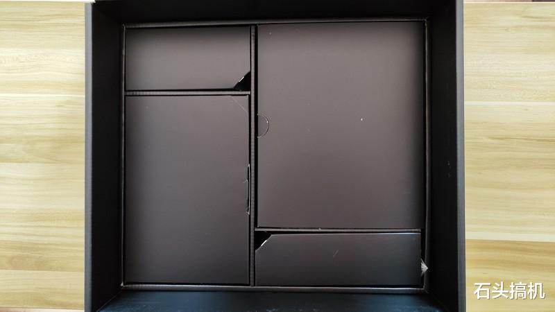 主板|12代酷睿的最强座驾!万元主板ROG MAXIMUS Z690 EXTREME开箱