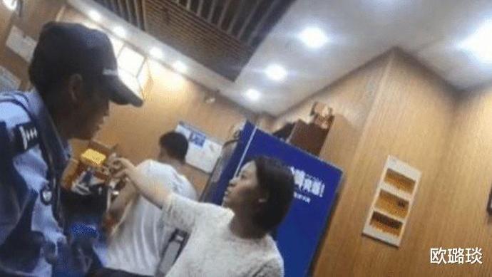 男子称陪其3天就给一万块，女子听后欣然前往，结果人财两失