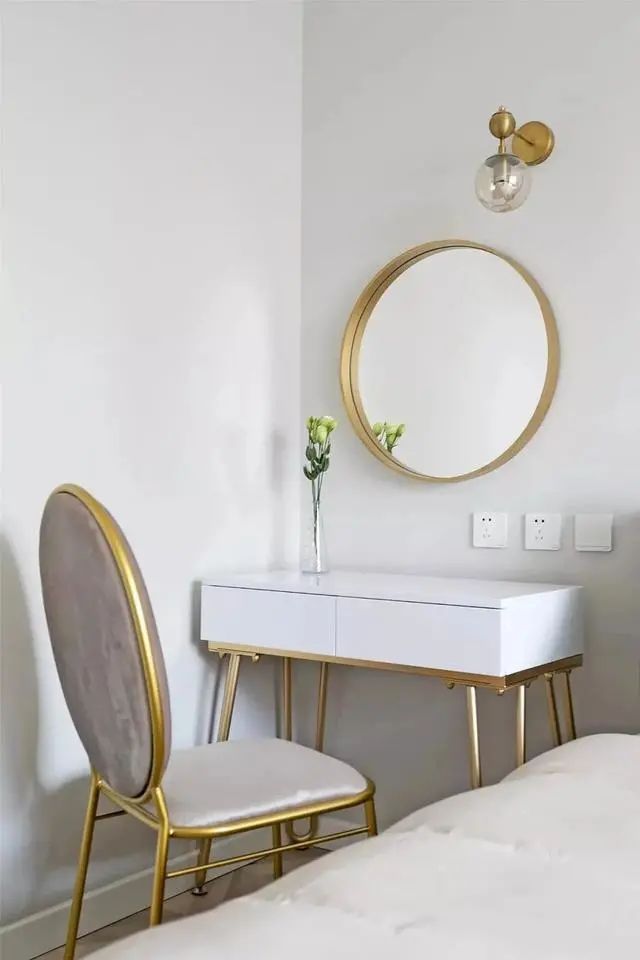 为省钱夫妻俩自装小两房，水准虽不如专业设计师，但也算温馨清爽