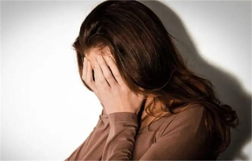 案例:外籍美女喝“断片儿”,遭2名少年侵犯,都是喝酒惹的祸?