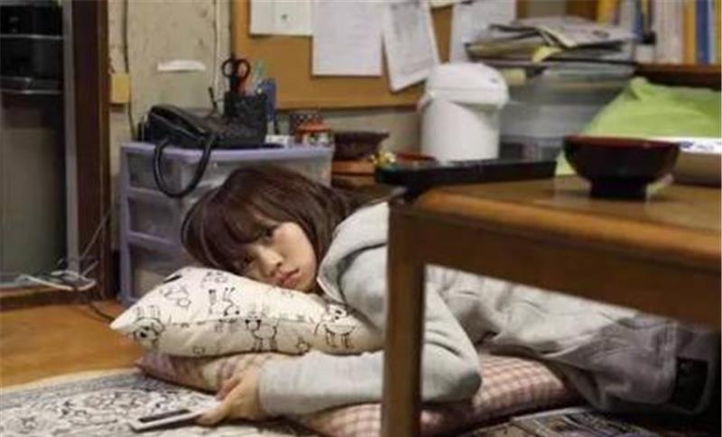 日本宅女的“低欲望”生活,不结婚不生娃,她们靠什么生存?