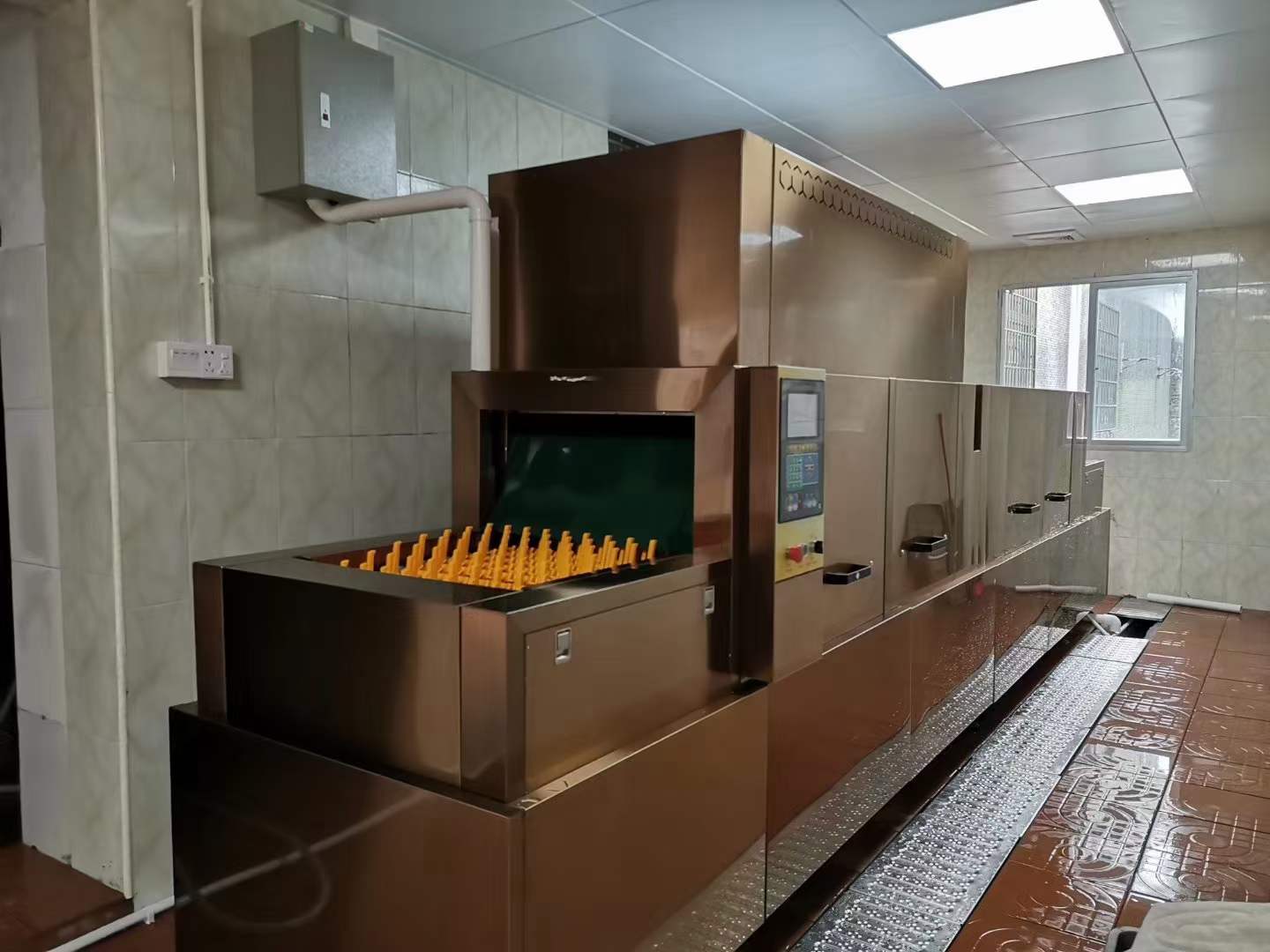 洗碗机|餐厅长龙式洗碗机的操作知识