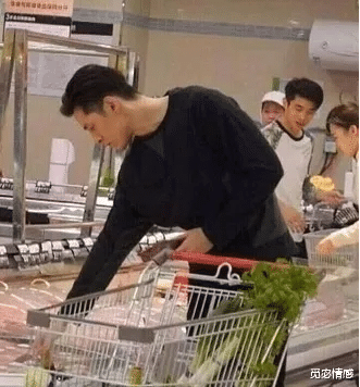 胡歌|胡歌日常生活遭偷拍曝光，我才知道真正富有的人是什么样？