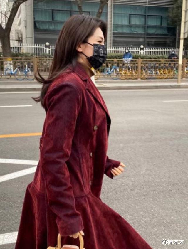 张小斐|春晚私服比拼:赵丽颖千元夹克可爱减龄,张小斐万元大衣输给宋茜