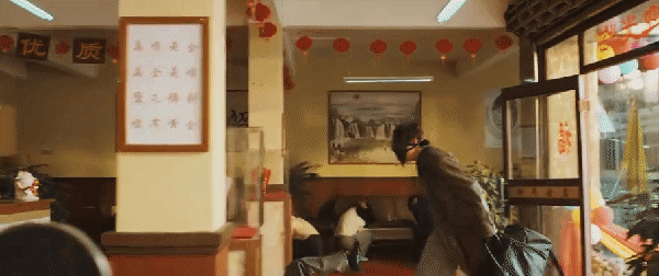 孔孝珍|一上映就拿下榜单第一,没想到,54岁邹兆龙又打出了一副“王炸”