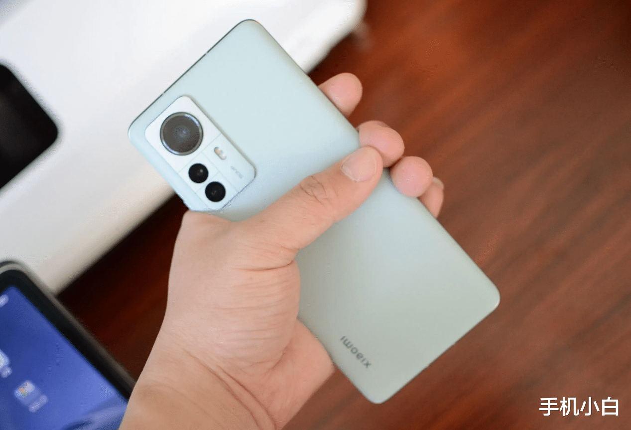 javascript|买手机不能盲目跟风，目前这3款“最值得买”，价格覆盖高中低3档