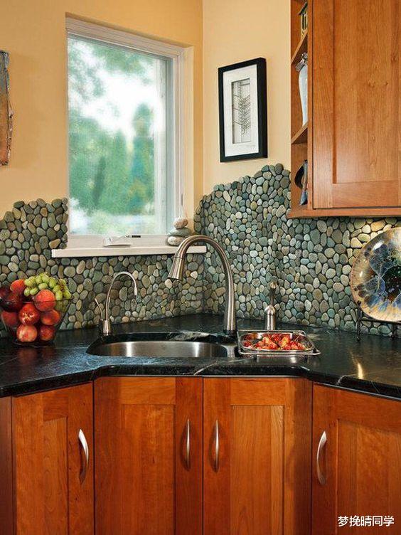 多亏了老师傅，剩2麻袋石子铺墙铺地，又漂亮又省了1000块瓷砖钱