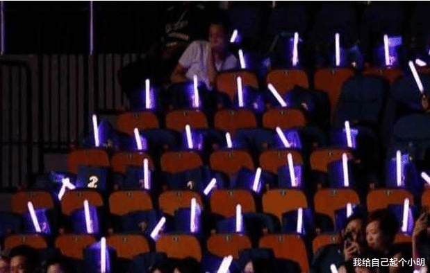 演唱会|丢脸演唱会:黄子韬半卖半送还没坐满,他1万人的场只来几十人!