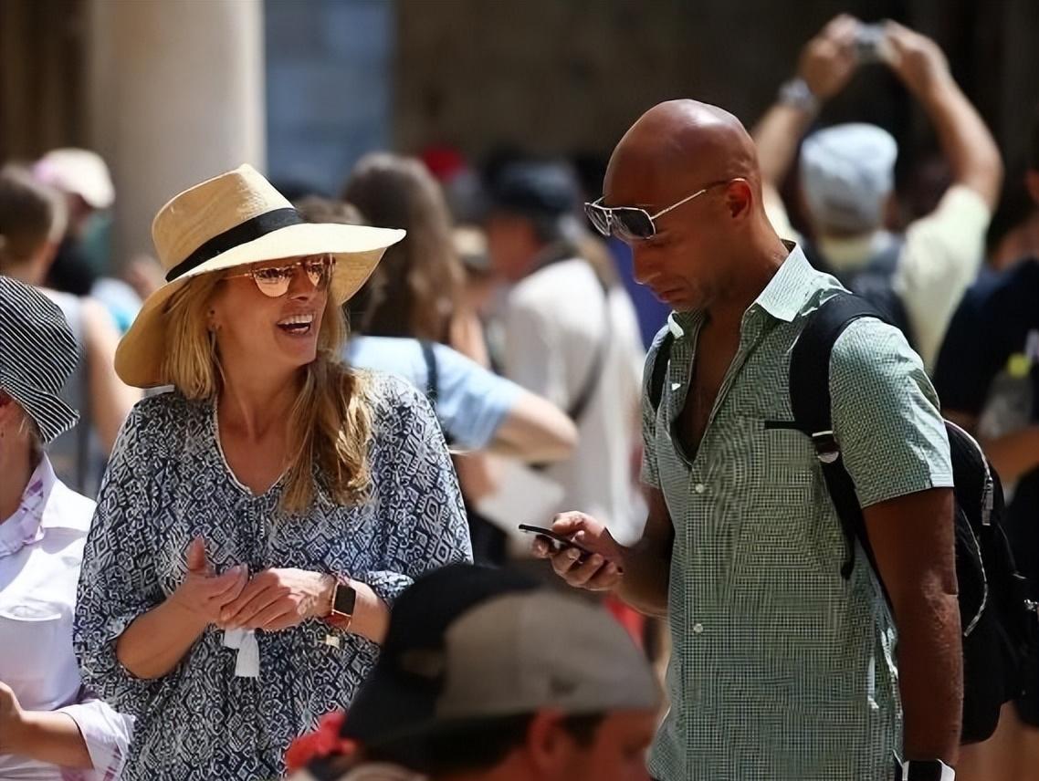 |乔布斯59岁遗孀开心度假，手握167亿遗产，曾说要裸捐不留给后代