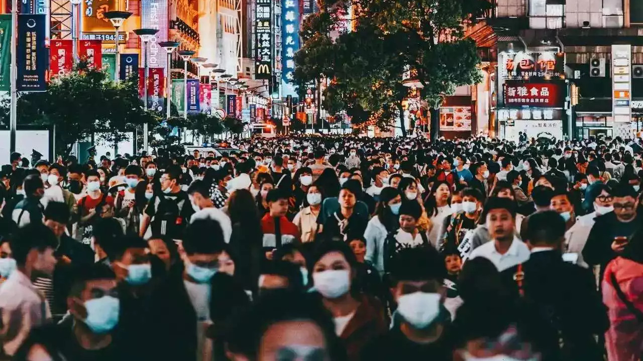 ?如果一直防控下去，三年又五年，我们的生活会变成怎样？