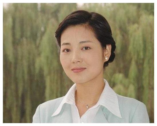 王茜华|“农村一姐”王茜华：风光背后有心酸，二婚嫁导演苦尽甘来