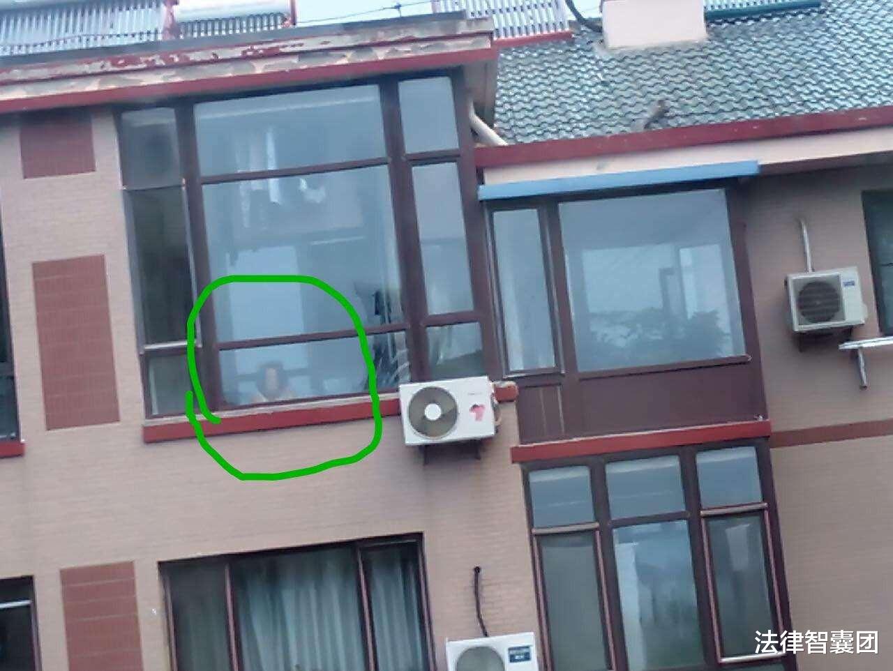 在家里不能随意赤裸身体吗?小心违法,要把握好这个尺度