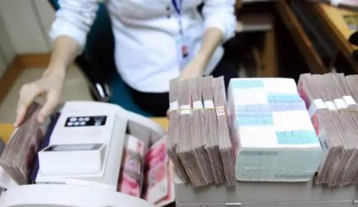 女子称存款被银行吞10000元要求看监控, 监控当时竟坏了, 结局打脸