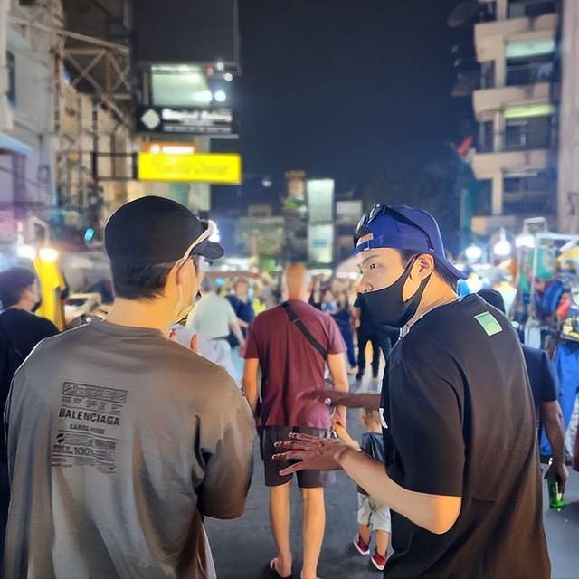 李宰旭|《还魂》李宰旭与申承浩同游曼谷，发合影被粉丝调侃像“度蜜月”