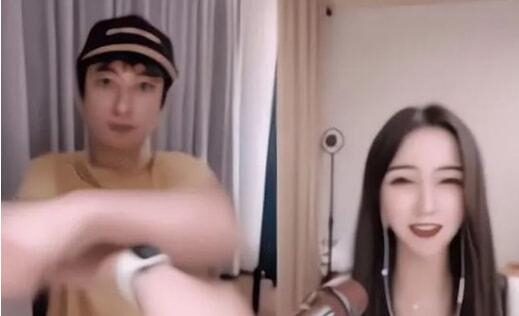 王思聪|王思聪为了新女友首次开直播，却被发现用的是孙一宁的房间？