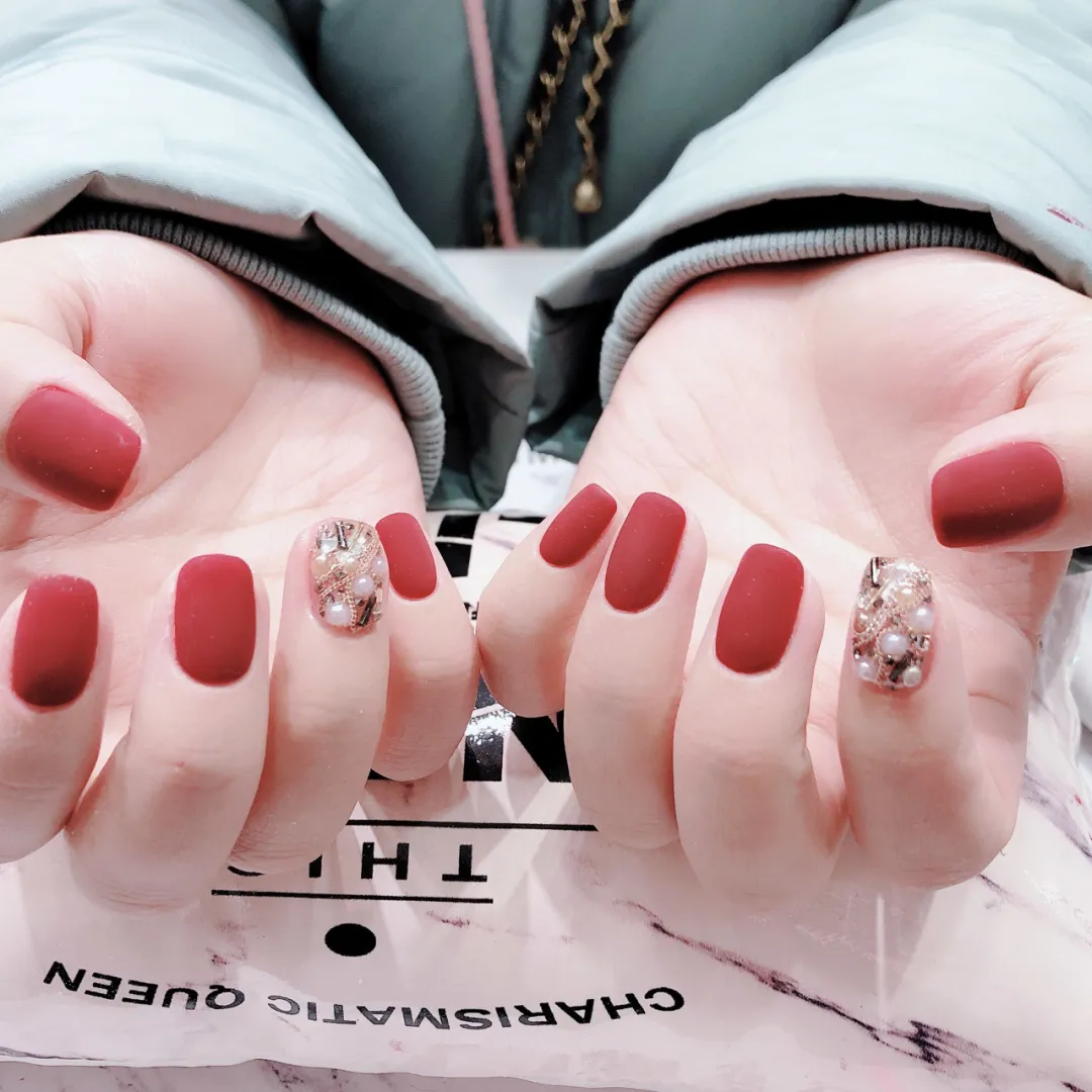 李冰冰 适合黄黑肤色姐妹的显白新年款美甲~