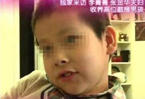 Angelababy|51岁李菁菁患癌后近况曝光,瘦成尖下巴显清秀,女儿帮照料吹头发