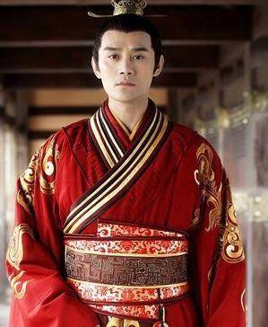 王凯|他是王凯和靳东的恩师，演配角只是兴趣，王凯跪地感激他