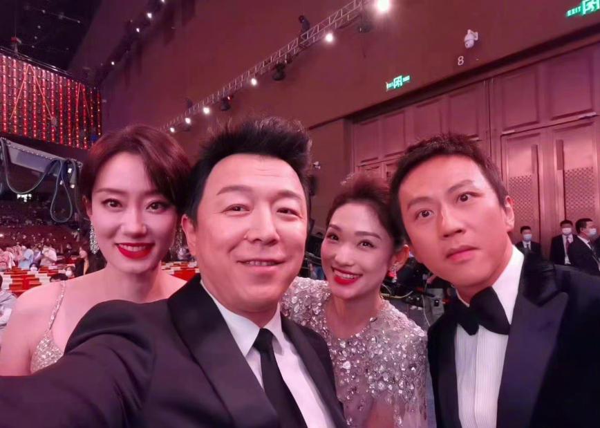 佟丽娅|林允柳岩相聚金鸡奖,合影不忘刘亦菲,《梦华录》的姐妹情是真的