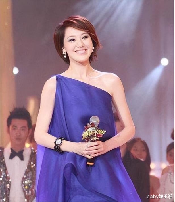 王冠|女主持王冠:二度离开央视,深陷桃色绯闻,如今咋样了?