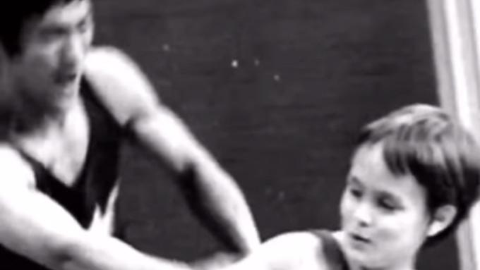 李小龙|李小龙儿子58岁冥诞！李香凝晒旧照悼念，哥哥和父亲均英年早逝