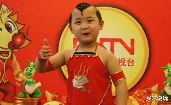 邓鸣贺|哥哥是红遍全国的“年画娃娃”，8岁离世，妹妹继续成摇钱树……