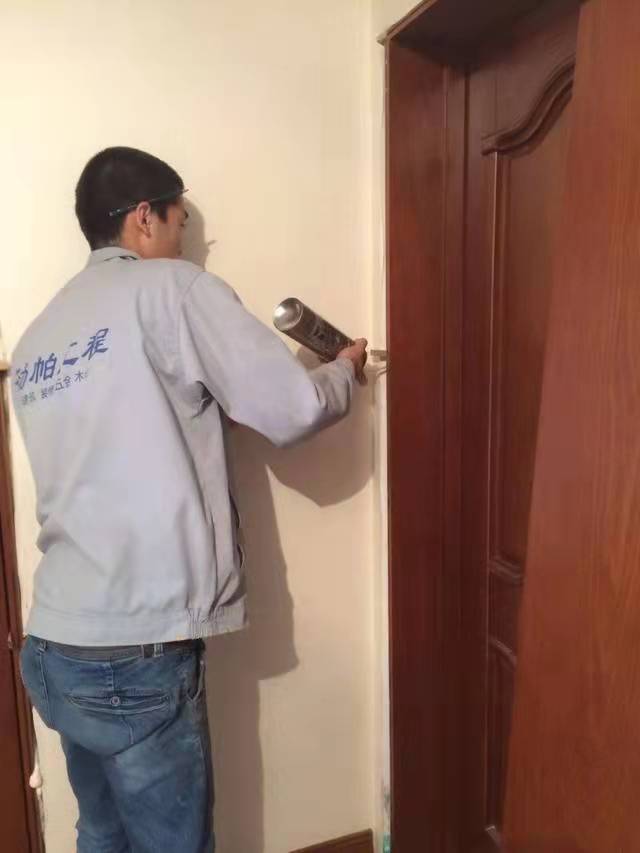 父亲帮儿子装修婚房，遇上“做公益”的装饰公司，后果很惨痛