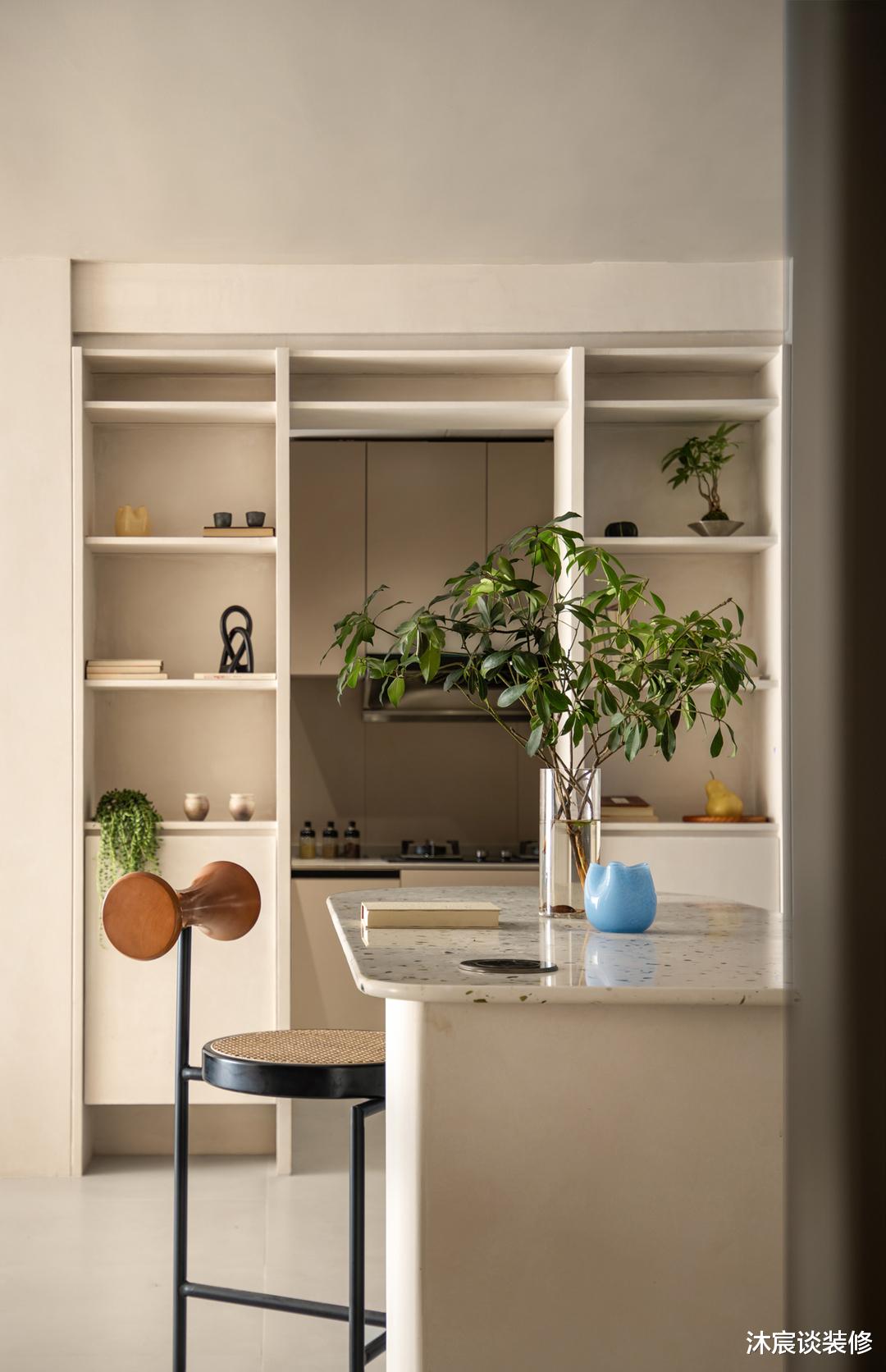 他花35万装好90㎡独居空间,用微水泥+奶油色,室内尽显温柔高级