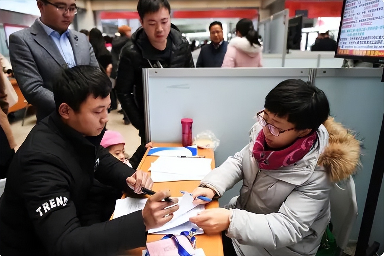 考试|体制内“阴阳失调”成常态,男女比例差距悬殊,背后原因让人深思
