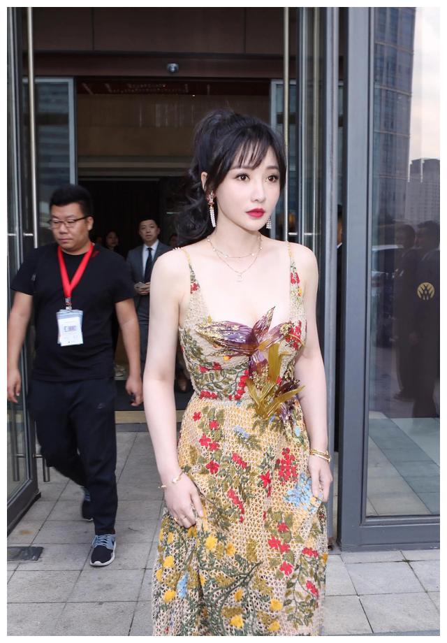 女主播|我，柳岩，20岁出道39岁走红，优秀的男人不会找我这样无敌的女人