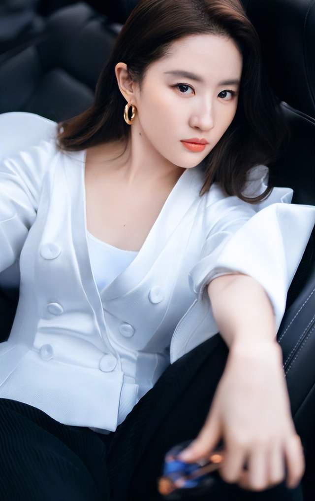 刘亦菲|刘亦菲气质女装迷倒粉丝